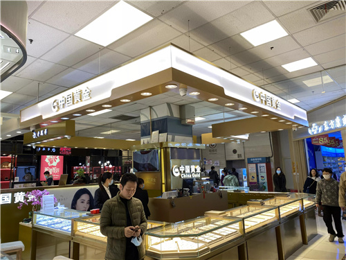 北京朝阳大悦城中国黄金购买饰品拒给发票 是否合法经营?