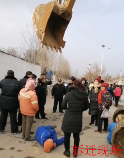 淄博市柳杭居委會於磊強拆他人房屋當眾毆打老人居然無人管？