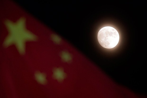 美中月球爭霸:誰將主導太空規則?