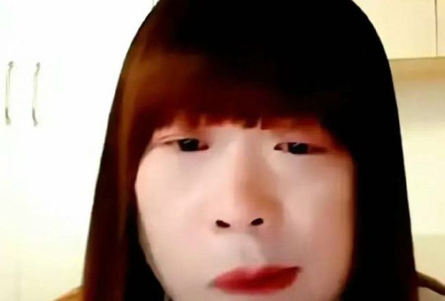 震碎三觀！60歲大叔女裝與1691名男性發生性行為？