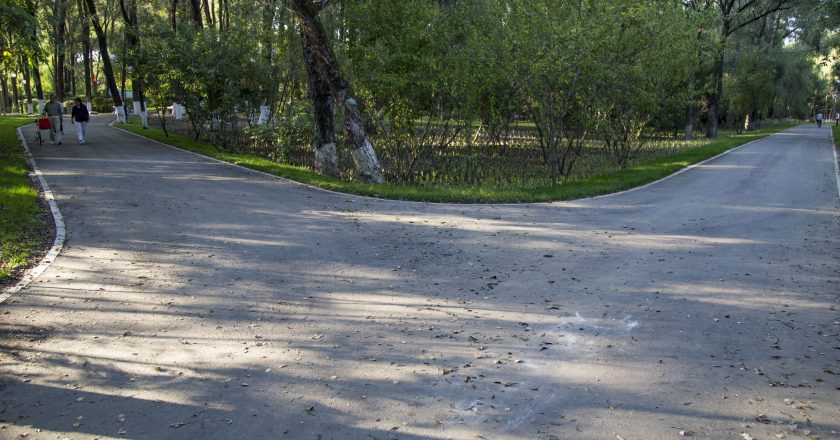 18岁女子遭移民拖出车外轮流性侵 男友目睹崩溃