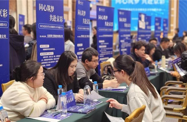 中国求职市场竞争激烈 这考题竟成“隐形门槛”