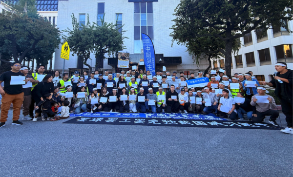 洛城华人纪念白纸运动 “鲜花哥”:国人要勇敢